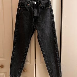 Cool black jeans, cool style very good material and so comfortable